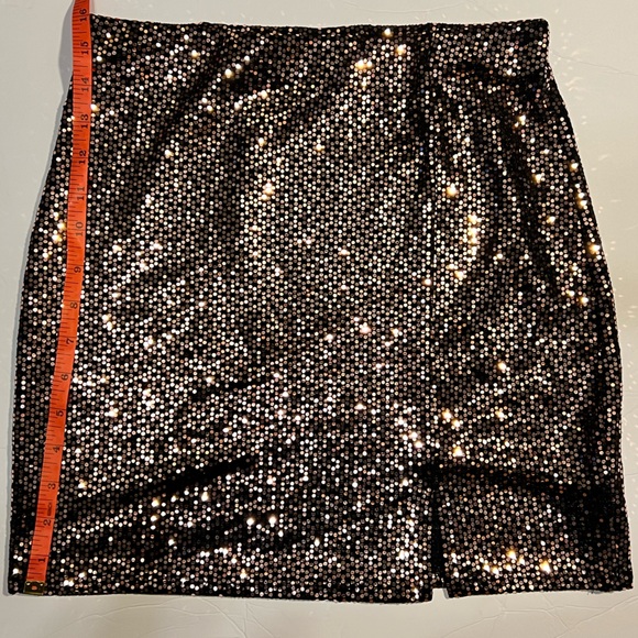 Glow effect sequence skirt, Mini with a slit - Picture 8 of 16